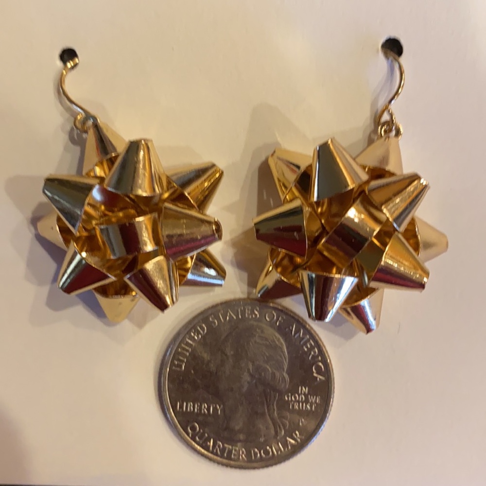 6 pairs of Christmas holiday earrings.